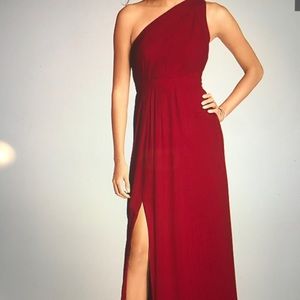 Stylish one shoulder dress.